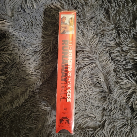 RUNAWAY BRIDE VHS Movie (1999) - Picture 2 of 7